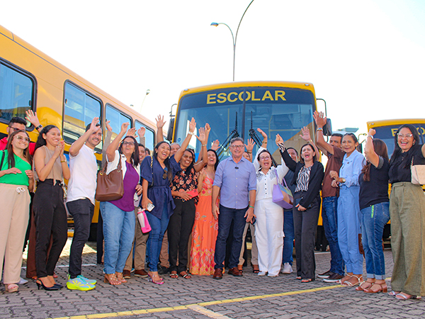 Educação de Várzea Alegre ganha reforço com novo ônibus escolar