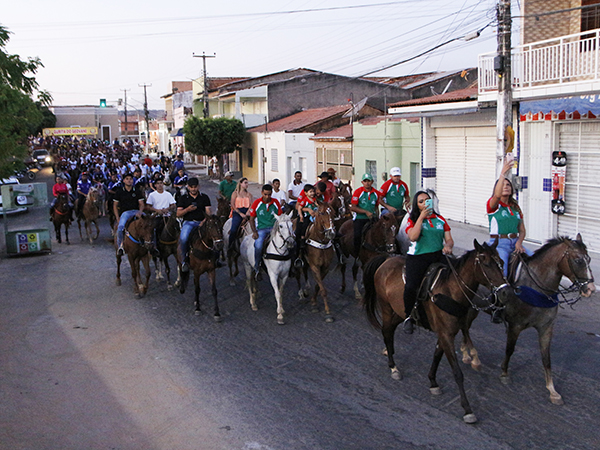 Abertura da XVIII Cavalhada de Equipes movimenta Várzea Alegre