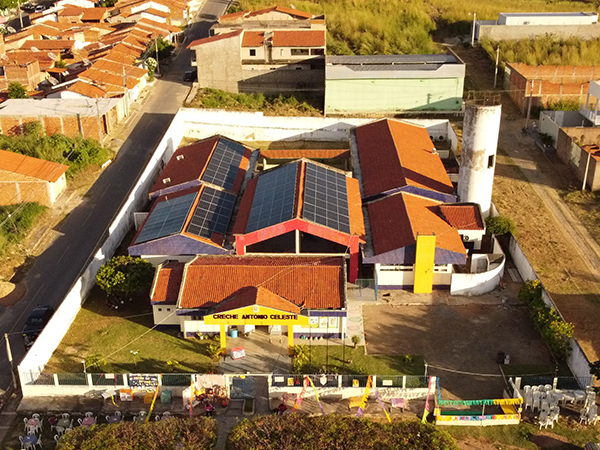 Prefeitura de Várzea Alegre implanta energia solar em escolas e prédios públicos