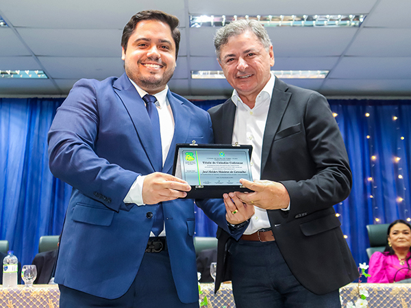 Prefeito de Várzea Alegre recebe título de cidadania Cedrense